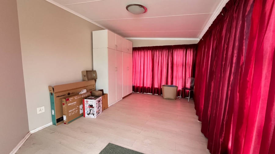 4 Bedroom Property for Sale in Hartenbos Central Western Cape